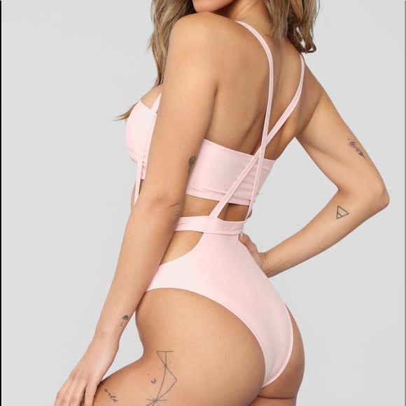 Fashion nova swimsuit pink - Picture 2 of 3